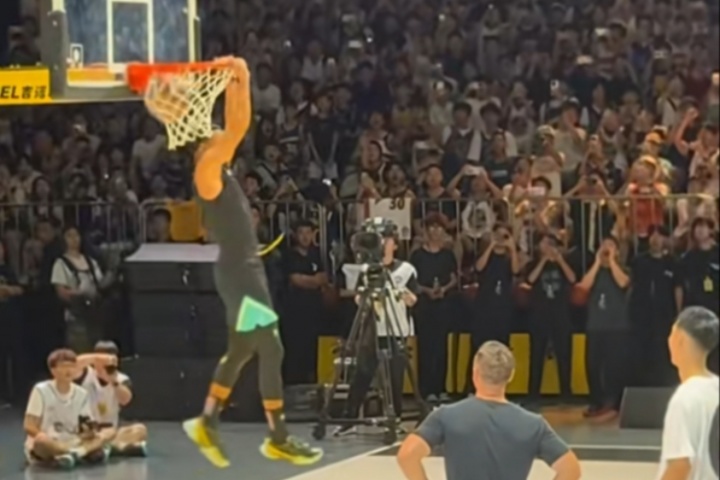 要求簡(jiǎn)直變態(tài)的三分訓(xùn)練！沉浸式體驗(yàn)庫里3-2-1三分訓(xùn)練