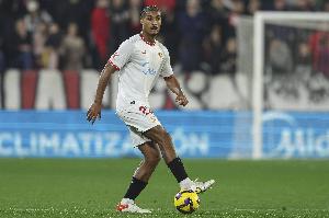 記者：巴代今天下午去勒沃庫森體檢，球員轉會費3000萬歐&簽約5年