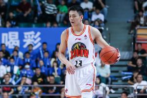 直播吧：遼寧和姜宇星達(dá)成一份2+1的C類合同 其中+1是球員選項