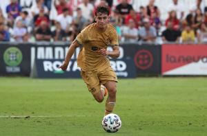 每體：卡薩多面臨去留抉擇，巴薩愿聽取報(bào)價(jià)但不會(huì)強(qiáng)迫球員離隊(duì)