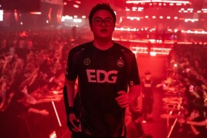 大明星來咯！晉級全球冠軍賽后Zmjjkk更博：我說巴黎 你說（ ）