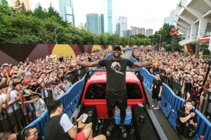 成都市政府新聞辦公室官博：官宣！NBA巨星詹姆斯14年后重訪成都