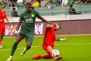 媒體人：法比奧進(jìn)球類(lèi)似阿森納對(duì)陣曼聯(lián)角球進(jìn)球，在中超不判少見(jiàn)