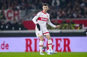 記者：曼聯(lián)正權(quán)衡是否引進(jìn)新中場，斯蒂勒已被列入紅魔的討論名單