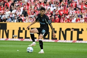 記者:藥廠仍在等吉達國民報價帕拉西奧斯 若推遲將考慮英超的報價