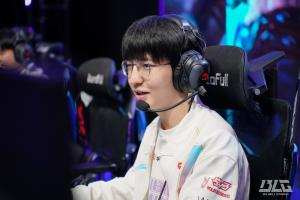 生氣了！不敵iG后，Elk韓服排到GALA 直接把GALA蕓阿娜殺成2-8并拿下MVP！