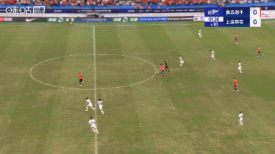 也是進(jìn)球無(wú)效！蘭克爾澤單刀破門(mén)但越位在先，脫衣慶祝吃到黃牌