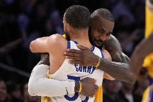 調(diào)停詹庫大戰(zhàn)！飯圈嘲諷庫里中國行 詹庫等眾多NBA球迷聯(lián)合反擊