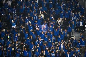 記者：申花客戰(zhàn)海牛遠(yuǎn)征軍預(yù)計(jì)人數(shù)達(dá)四五千，很多球迷舉家遠(yuǎn)征