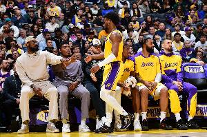 A-史密斯：我只批評了布朗尼一次 詹姆斯卻說我一直針對布朗尼