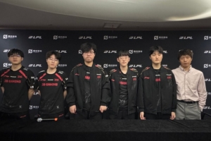 JDG賽后群訪 廠長：團戰(zhàn)目標(biāo)要統(tǒng)一 在比賽里的溝通和協(xié)同要做好