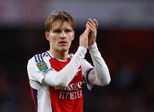 厄德高作為阿森納隊長已經(jīng)率隊贏下72場英超勝利，超越維埃拉