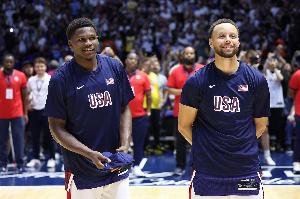 45名庫(kù)里訓(xùn)練營(yíng)學(xué)員進(jìn)入NBA或WNBA 誰(shuí)讓你印象最深？庫(kù)里：華子