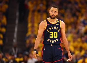 庫(kù)里再談73勝丟冠：沒(méi)有那么多假如&會(huì)把自己逼瘋的 我坦然接受