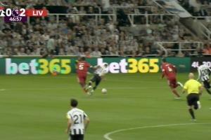 紐卡跟隊(duì)：科納特明顯推搡巴恩斯連犯規(guī)都不是？他本該兩黃下場(chǎng)