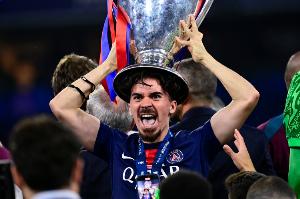 羅馬諾：解約金條款在法甲不合法，維蒂尼亞會(huì)留在巴黎