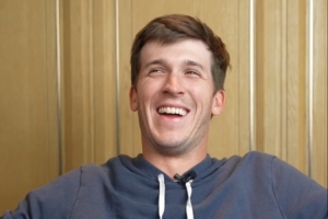 快問快答二選一 里夫斯：我特別喜歡炒飯 會選高爾夫球&醬油&龍