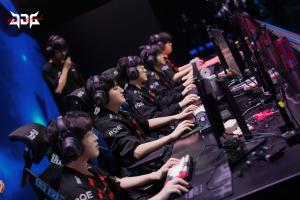 硬實(shí)力登峰組倒三！JDG目前僅在第三賽段比賽中戰(zhàn)勝過WE與FPX