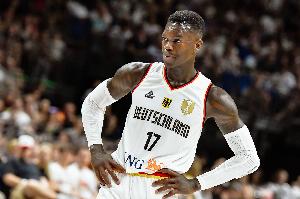 殺傷力十足！施羅德半場(chǎng)9中4貢獻(xiàn)并列最高14分 罰球5中5