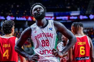 攻防俱佳！科塔8中7砍半場(chǎng)最高15分6板3帽 正負(fù)值+7