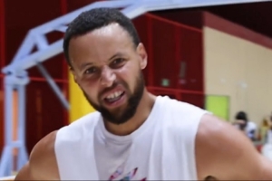 雙線程訓(xùn)練！庫(kù)里一邊運(yùn)球 一邊用中文從一數(shù)到十