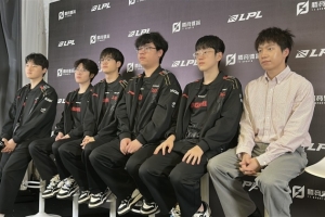 JDG賽后群訪 Peyz：現(xiàn)在狀態(tài)不是很好 需要更努力去恢復(fù)好的狀態(tài)