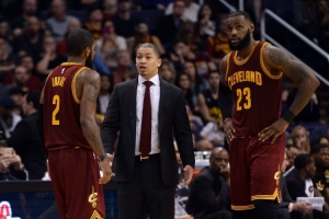 盧：當詹姆斯得知歐文被交易至綠軍后 他很崩潰坐了10分鐘沒說話