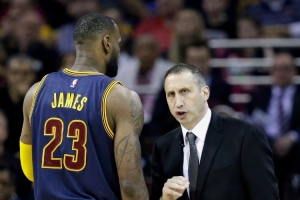 盧：布拉特的戰(zhàn)術(shù)很好但不適合詹姆斯 他不會按布拉特的要求跑動