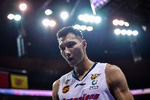 2年前的今天：易建聯(lián)在個人社媒宣布退役 結(jié)束自己21年籃球生涯