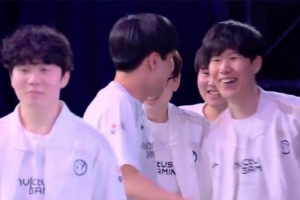 局勢焦灼 TheShy穩(wěn)定軍心：我們不能急啊，五個人抱一起慢慢打