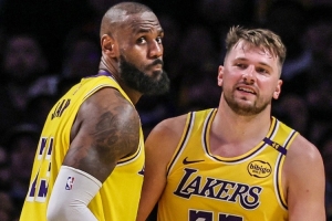 霍里：東契奇因防守短板難成頂級球員 科比&老詹&喬丹都攻守兼?zhèn)? >
                                        </div>
                                    </div>
                                                                        <div   id=