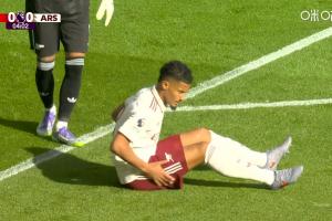 危險！薩利巴開場5分鐘傷退，21歲莫斯克拉替補登場