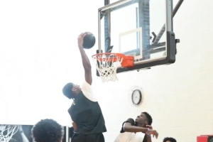 去你的籃球夢！亞歷山大訓(xùn)練營上演精彩自拋自扣！