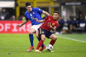 西班牙官方：皮諾因右腳踝不適退出本期集訓(xùn)，德弗魯托斯征召入替