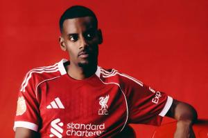 一定是特別的緣分伊薩克紐卡首秀戰(zhàn)利物浦，爆射紅軍斬首球