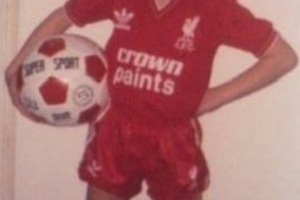 兒軍夢！球迷博主曬出格伊6歲時身披利物浦球衣照片