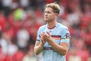 英媒：熱刺、利物浦和曼聯(lián)都在關(guān)注布倫特福德隊(duì)長(zhǎng)柯林斯