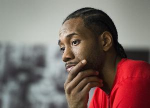 美記：萊昂納德曾要求猛龍老板為其爭(zhēng)取1500萬(wàn)美元代言