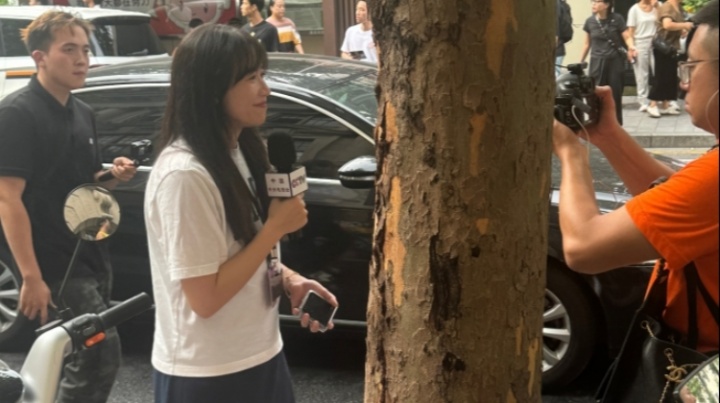 排面！總臺記者已經(jīng)來到詹姆斯中國行外灘活動現(xiàn)場