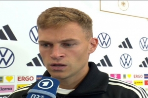 基米希：我們談?wù)撘獖Z世界杯但首先要晉級，若我們這么踢那就難了