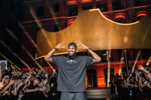 詹姆斯曬照回顧中國行上海站：揭幕詹23感覺太棒了 感謝每一個人