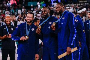 美記：現(xiàn)役75大退役后大概率都能進(jìn)名人堂 詹杜庫(kù)登威 炮字眉卡表