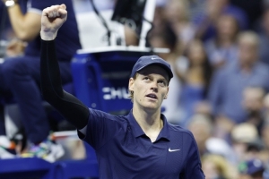 狀態(tài)有些起伏！意媒：辛納比賽中感到腹部疼痛，但只是短暫不適