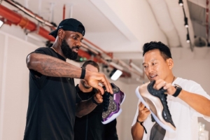 詹姆斯：我和家人互相激勵 能通過球鞋講述家庭故事令我無比滿足