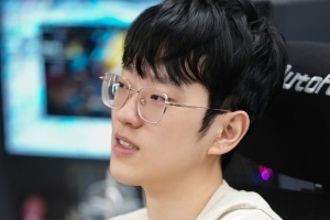 真被打爆了呀！Scout表現(xiàn)過于災難 賽后#Scout#話題沖上微博熱搜第七