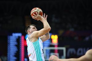 德國中鋒：東契奇是防不住的 必須全隊盡最大努力去稍微限制他