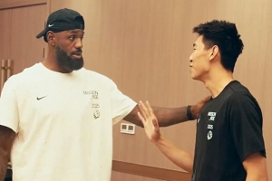 崔永熙回顧詹姆斯中國行：當面要求老詹再戰(zhàn)五年 老詹笑著拒絕