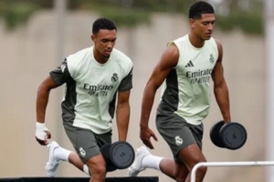 可算等到你了！貝林厄姆恢復(fù)訓(xùn)練，與阿諾德同框