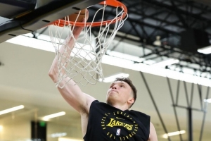 休賽期很沉寂！湖人球員克內(nèi)克特更新社媒 曬出一波訓(xùn)練照