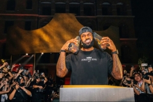 詹姆斯：23對(duì)我很重要 我們以詹23慶祝這一時(shí)刻 獻(xiàn)給我的所有球迷